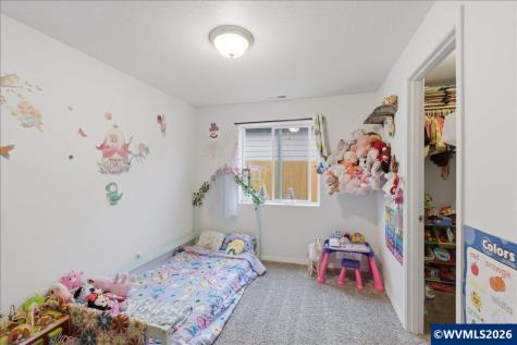 1423 SE Snowberry Avenue Dallas OR 97338