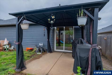 1423 SE Snowberry Avenue Dallas OR 97338