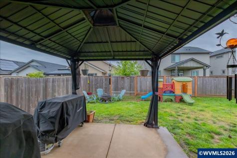 1423 SE Snowberry Avenue Dallas OR 97338