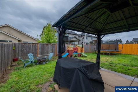 1423 SE Snowberry Avenue Dallas OR 97338