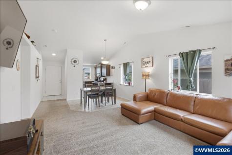 1423 SE Snowberry Avenue Dallas OR 97338
