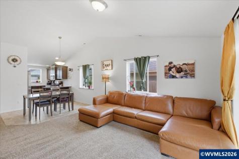 1423 SE Snowberry Avenue Dallas OR 97338