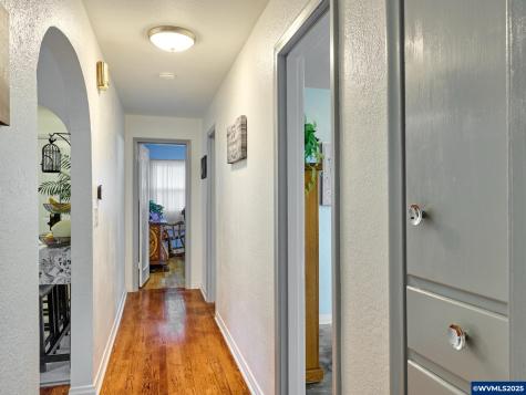 2075 Laurel Avenue NE Salem OR 97301