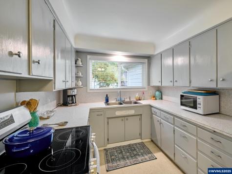 2075 Laurel Avenue NE Salem OR 97301