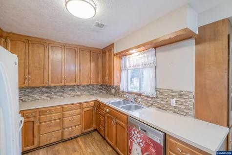 1110 Cascade Drive Lebanon OR 97355