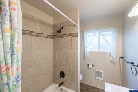 1110 Cascade Drive Lebanon OR 97355