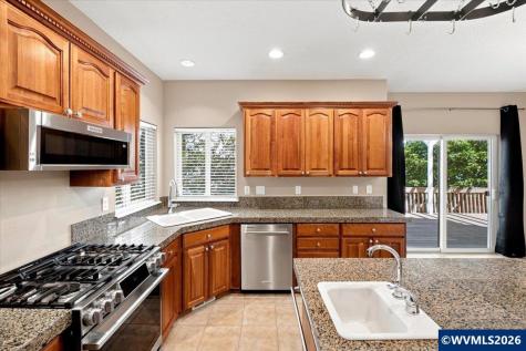 928 Feather Sky Street NW Salem OR 97304