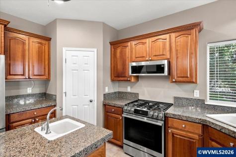 928 Feather Sky Street NW Salem OR 97304