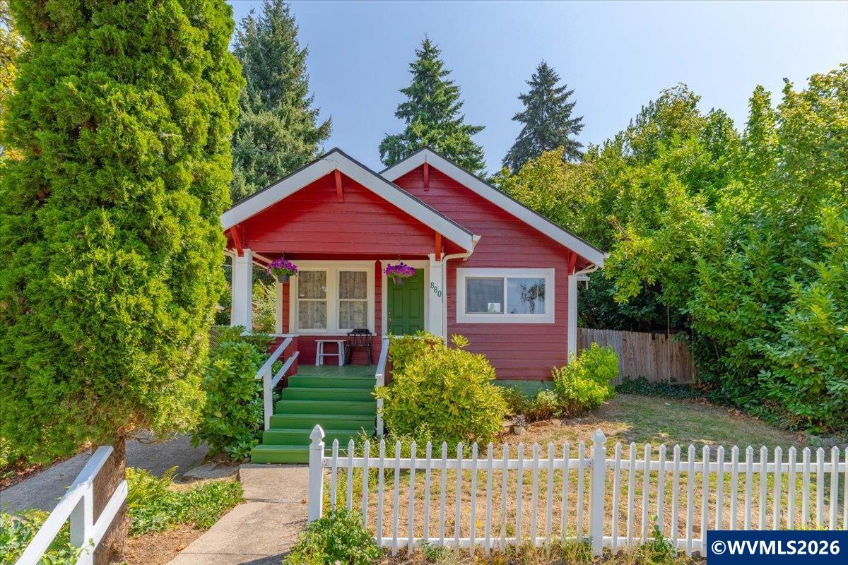 880 Thompson Avenue NE Salem OR 97301