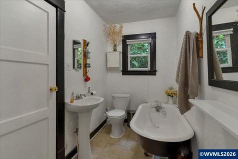 880 Thompson Avenue NE Salem OR 97301