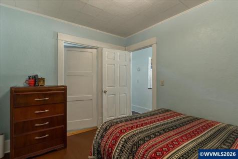 880 Thompson Avenue NE Salem OR 97301