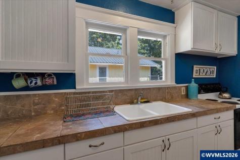 880 Thompson Avenue NE Salem OR 97301