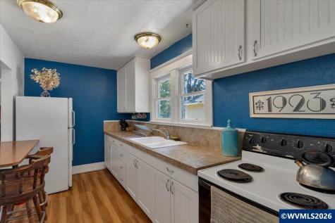 880 Thompson Avenue NE Salem OR 97301