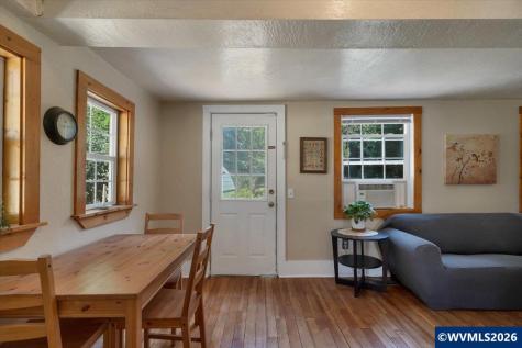 880 Thompson Avenue NE Salem OR 97301