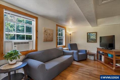 880 Thompson Avenue NE Salem OR 97301