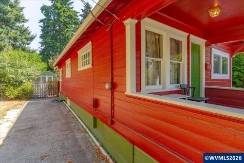 880 Thompson Avenue NE Salem OR 97301