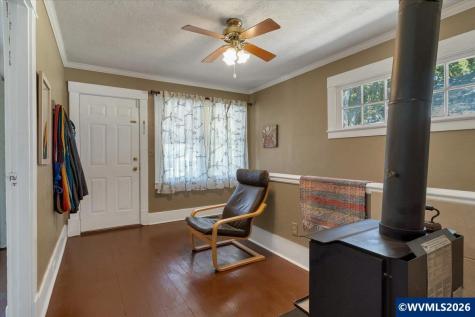 880 Thompson Avenue NE Salem OR 97301