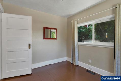 880 Thompson Avenue NE Salem OR 97301