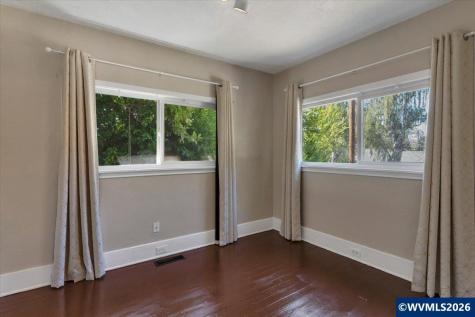 880 Thompson Avenue NE Salem OR 97301