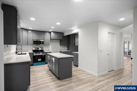 1196 Coventry Court NW Salem OR 97304
