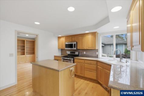 702 Castle Pines Drive N Keizer OR 97303