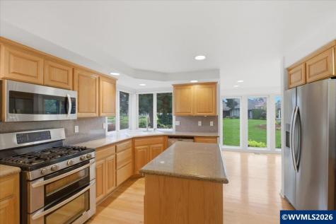 702 Castle Pines Drive N Keizer OR 97303