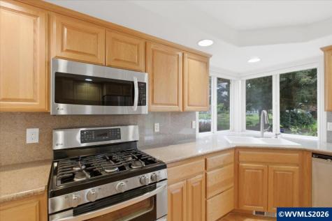 702 Castle Pines Drive N Keizer OR 97303