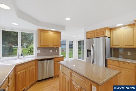 702 Castle Pines Drive N Keizer OR 97303