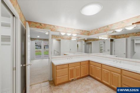 702 Castle Pines Drive N Keizer OR 97303