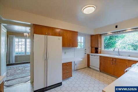 1960 East Nob Hill Street SE Salem OR 97302-5260