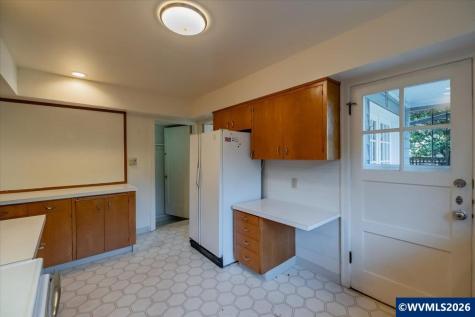 1960 East Nob Hill Street SE Salem OR 97302-5260
