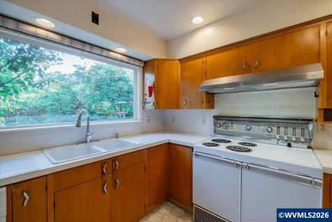 1960 East Nob Hill Street SE Salem OR 97302-5260