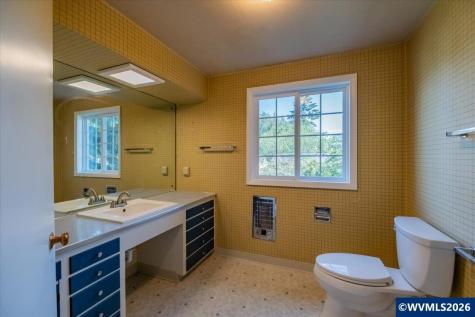 1960 East Nob Hill Street SE Salem OR 97302-5260