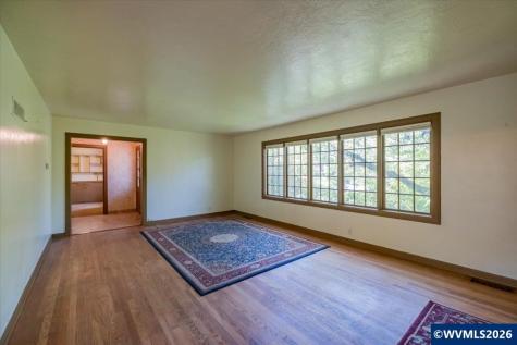 1960 East Nob Hill Street SE Salem OR 97302-5260