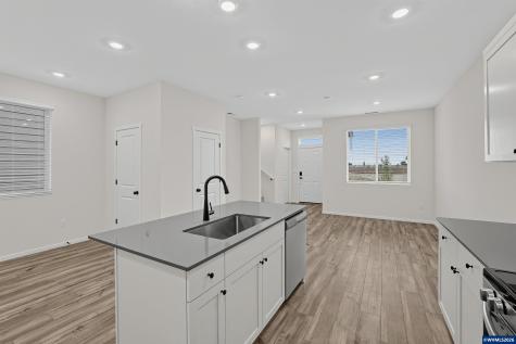 1074 Drake Lane Woodburn OR 97071