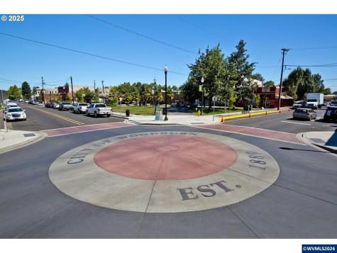 564 Upland Avenue Woodburn OR 97071