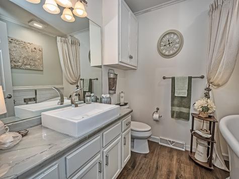 575 E Vanderbilt Adams Township PA 16046