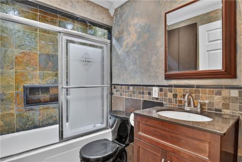 24 W Cortland Drive Kennedy Township PA 15136