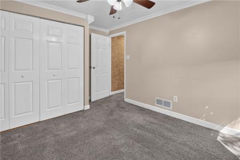 24 W Cortland Drive Kennedy Township PA 15136
