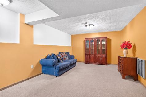 1605 Timber Trail Imperial PA 15126