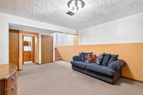 1605 Timber Trail Imperial PA 15126