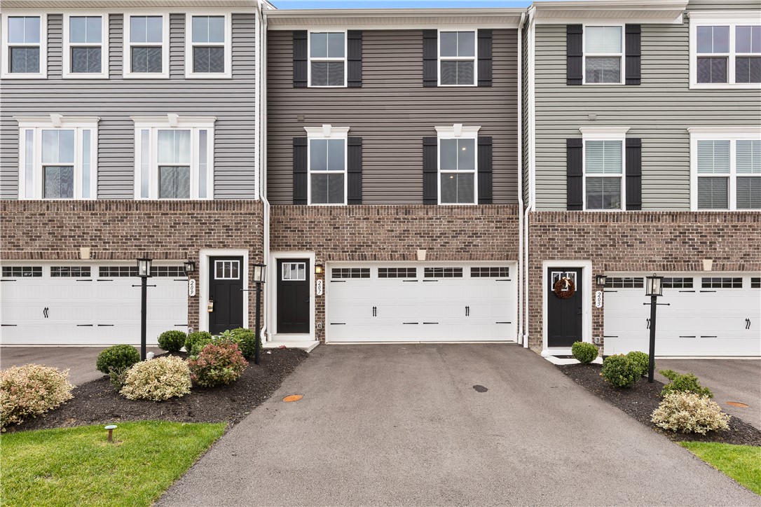 207 Yellowwood Court South Strabane PA 15301