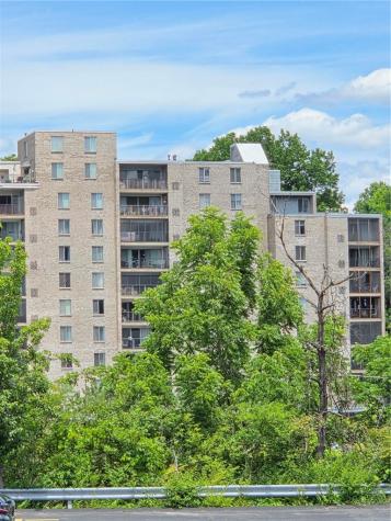 2120 Greentree Road Scott Township PA 15220