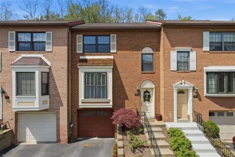 642 Woodcrest Drive Robinson Township PA 15205