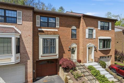 642 Woodcrest Drive Robinson Township PA 15205