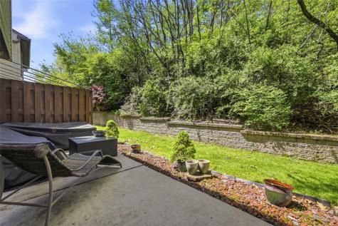 642 Woodcrest Drive Robinson Township PA 15205