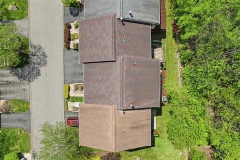 642 Woodcrest Drive Robinson Township PA 15205