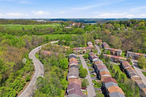 642 Woodcrest Drive Robinson Township PA 15205