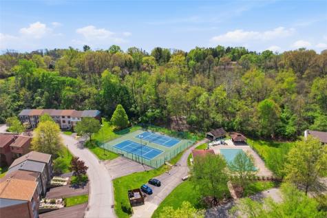 642 Woodcrest Drive Robinson Township PA 15205
