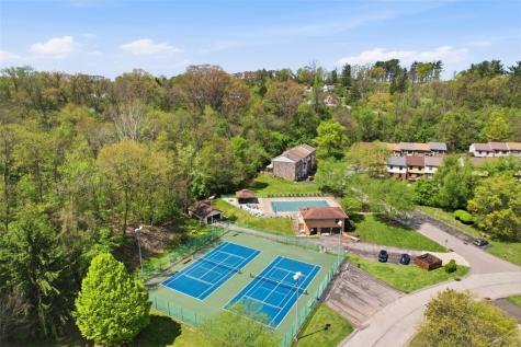 642 Woodcrest Drive Robinson Township PA 15205